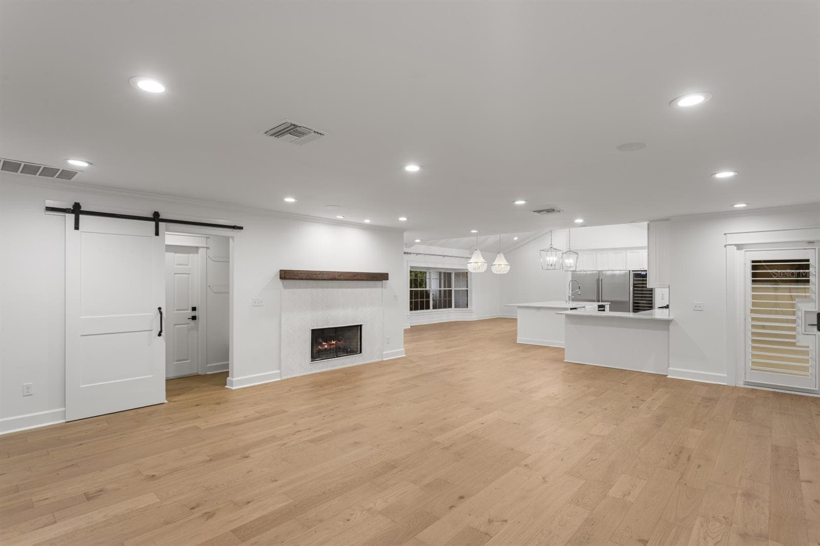 4415 W Clear Ave photo 4