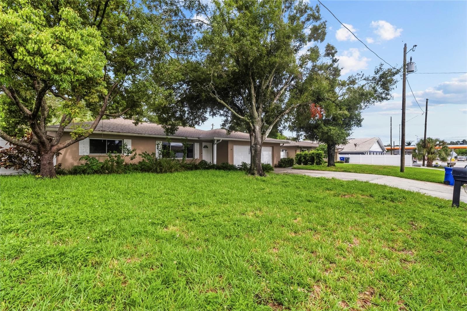 55 Velma Dr W photo 2
