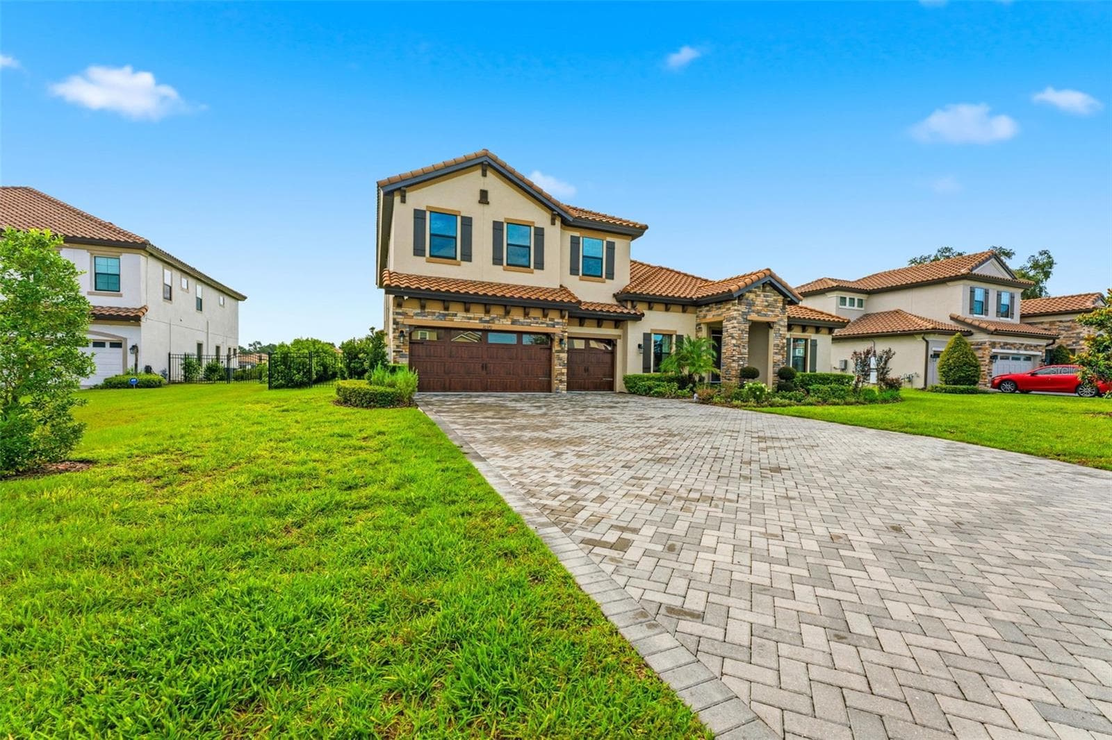 10370 Meadowrun Dr photo 2