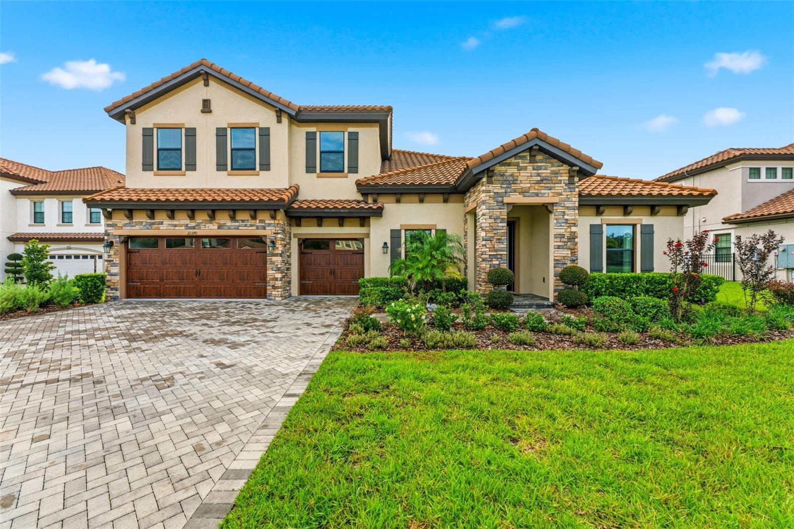 10370 Meadowrun Dr photo 4