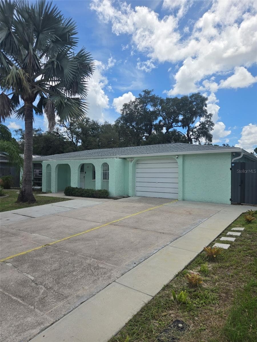 7124 Ashwood Dr photo 2