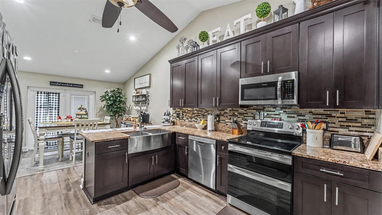 1411 Ashbury CT photo 2
