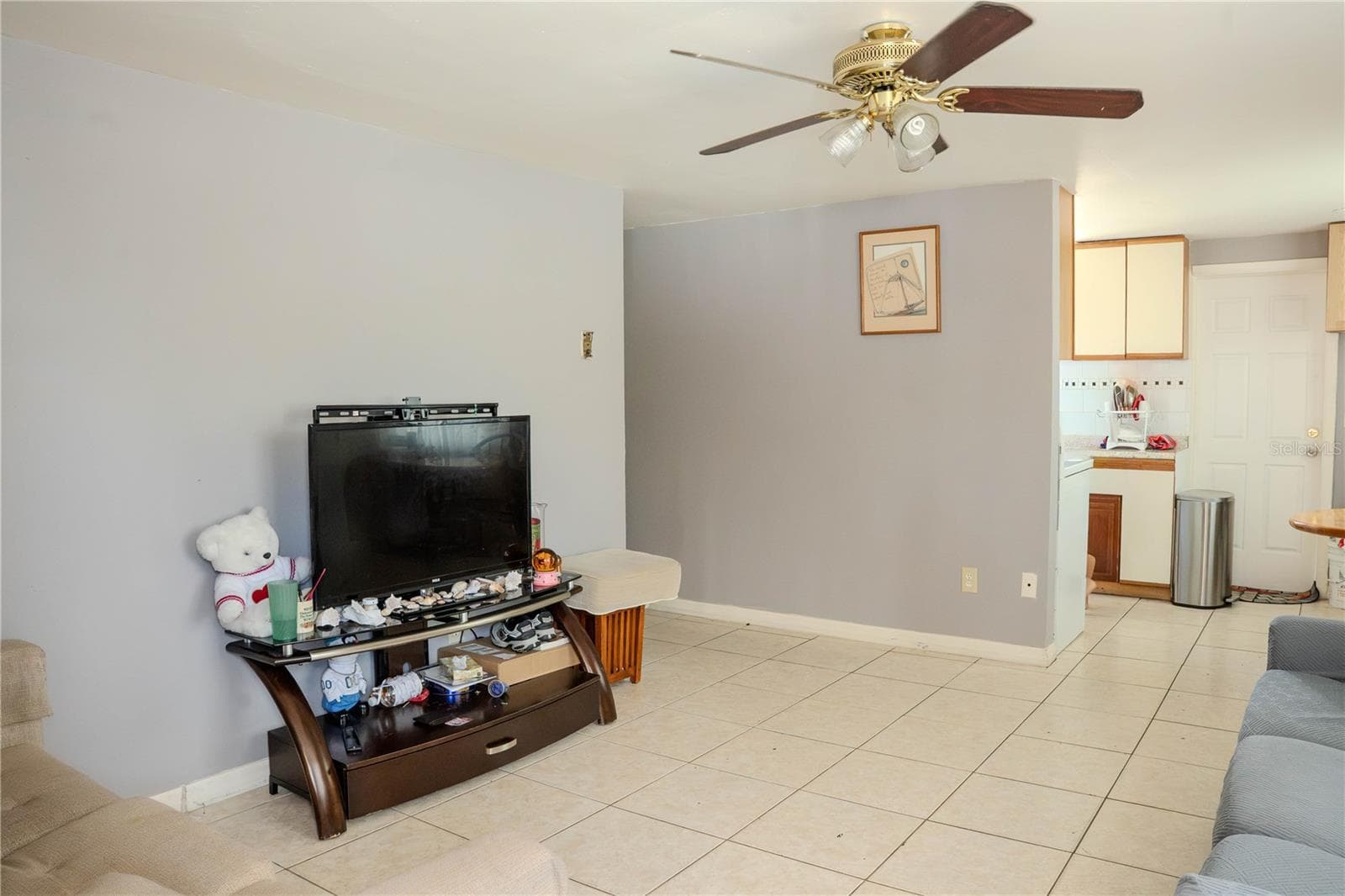 636 Dogwood CT photo 2