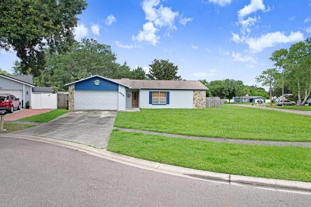 4908 Crockett CT photo 2