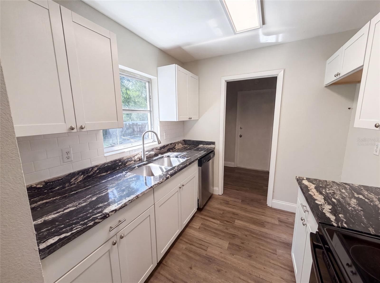 5064 Bromley Ave photo 2