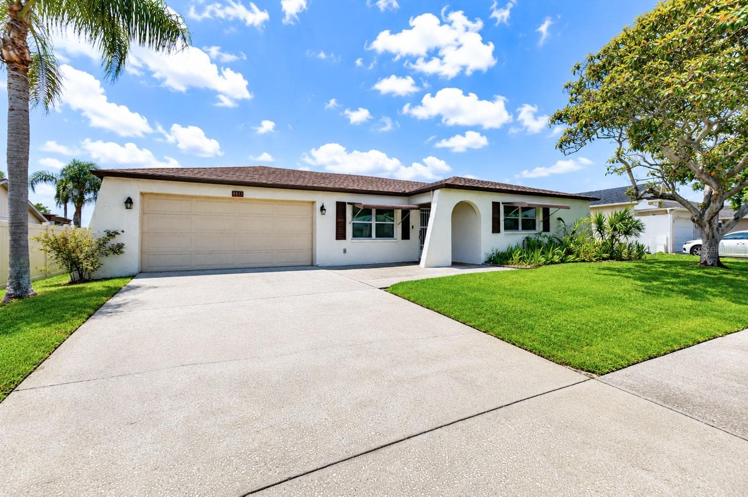 8811 Martinique Ln photo 2