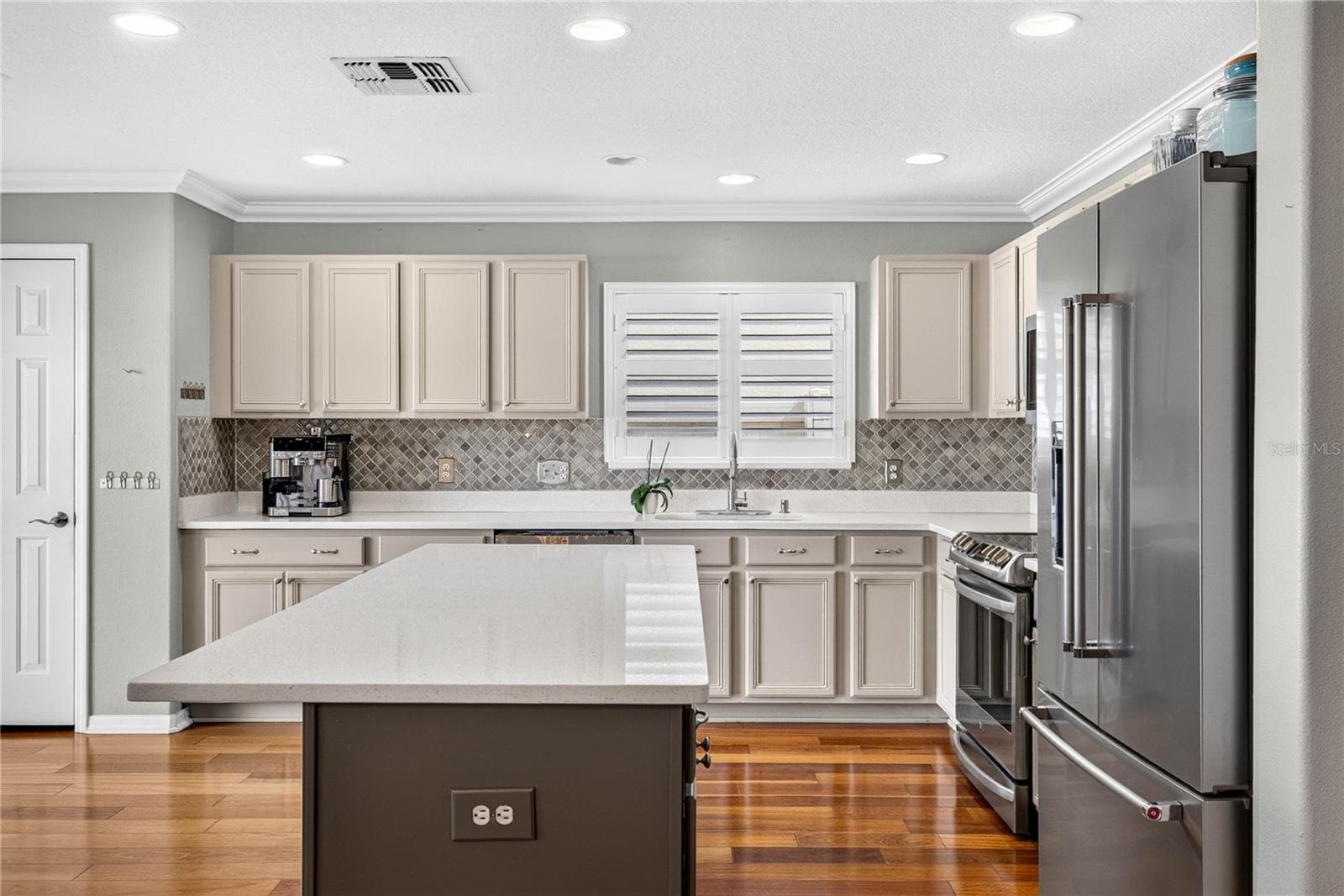 3351 Lintower Dr photo 2