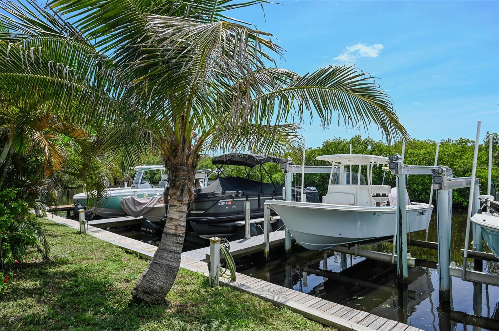 6817 Bayshore Rd photo 2