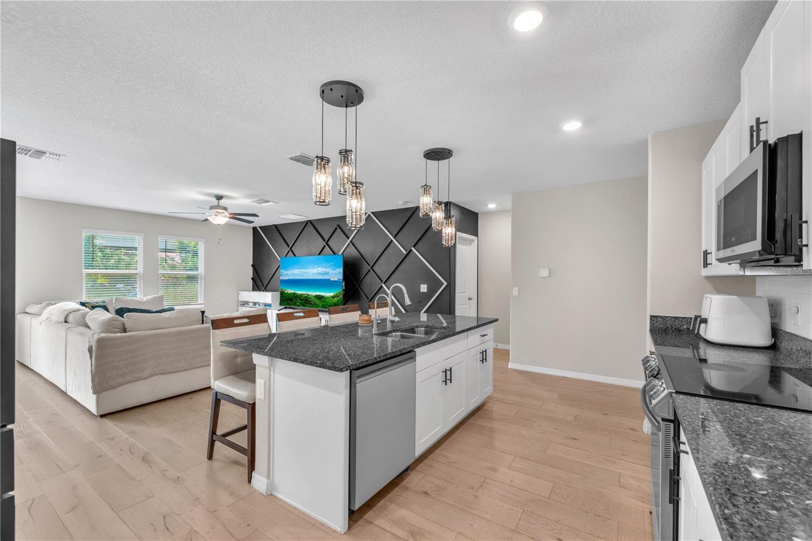 1911 Fan Aloe Way photo 5