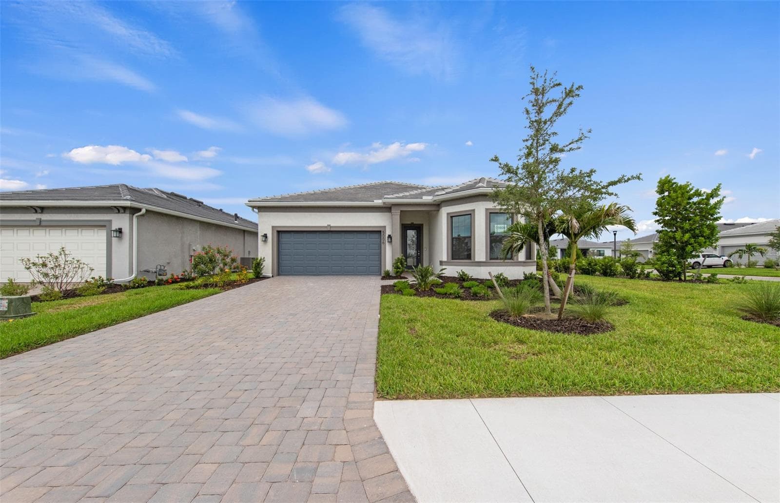 5006 Golden Shore CT photo 2