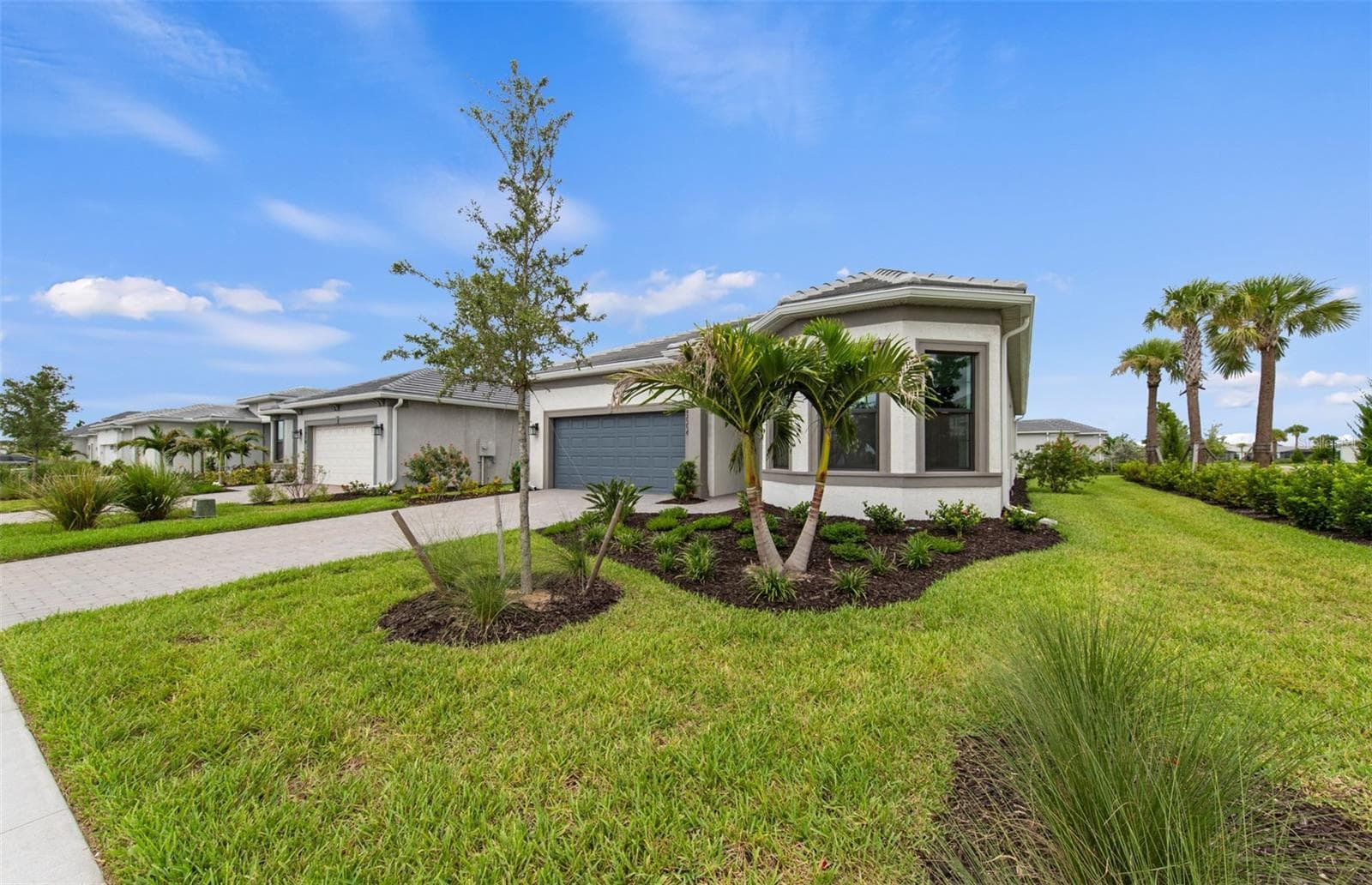 5006 Golden Shore CT photo 4