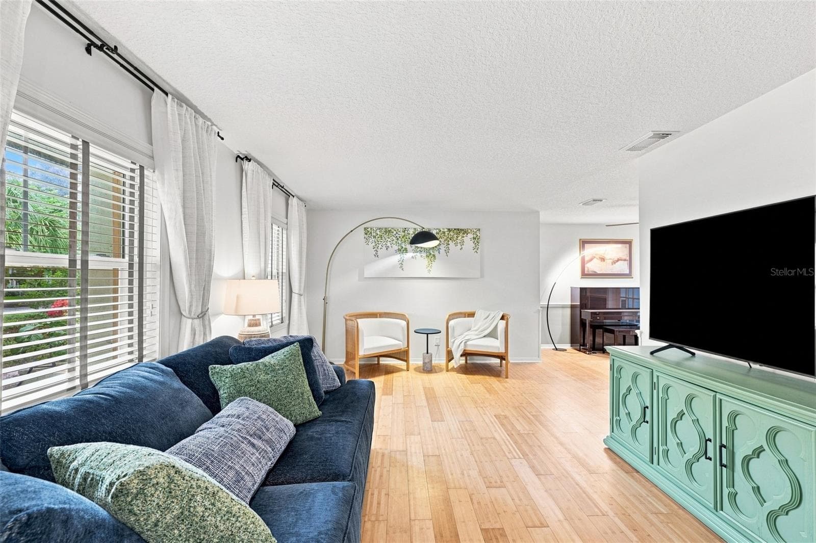 2107 W Fore Dr photo 3