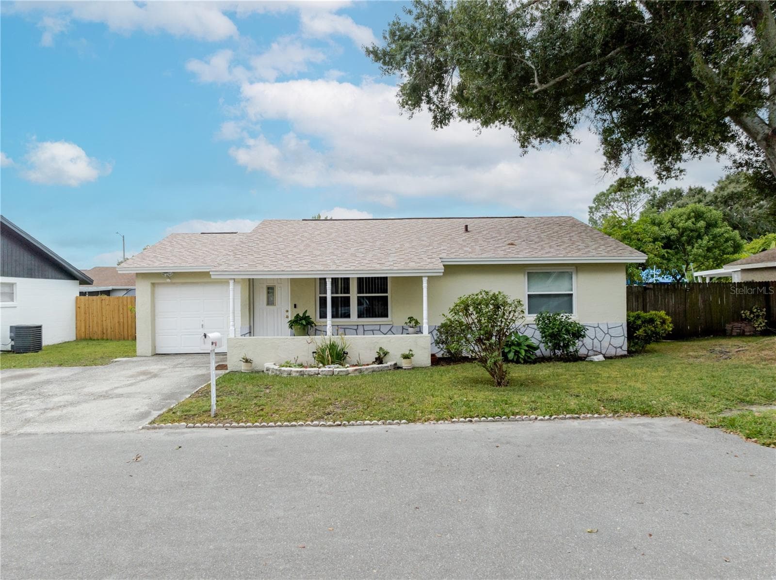 10118 Hunters Point CT photo 2