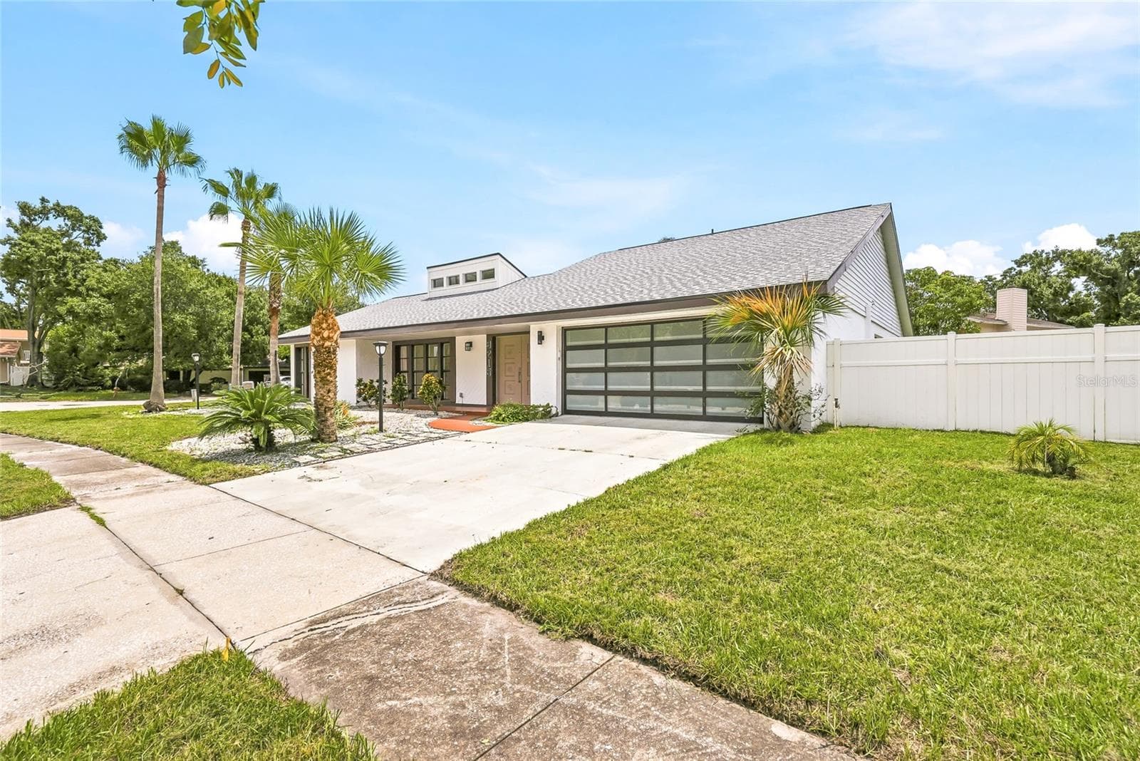 8215 LA Serena Dr photo 2