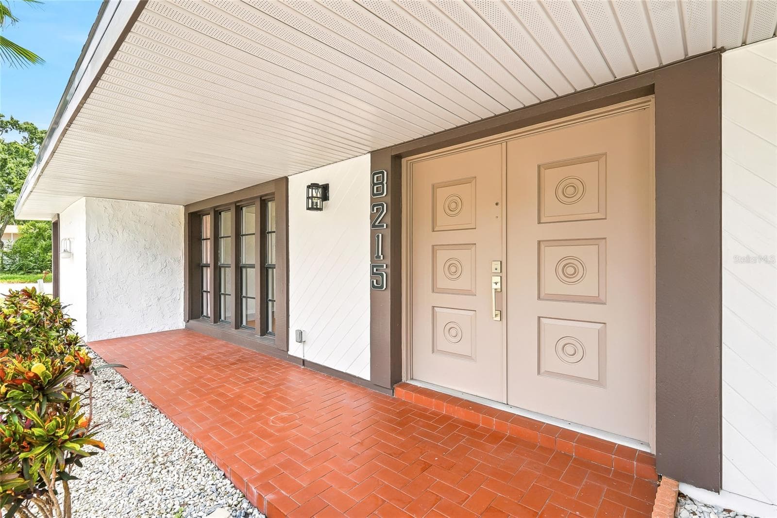 8215 LA Serena Dr photo 3