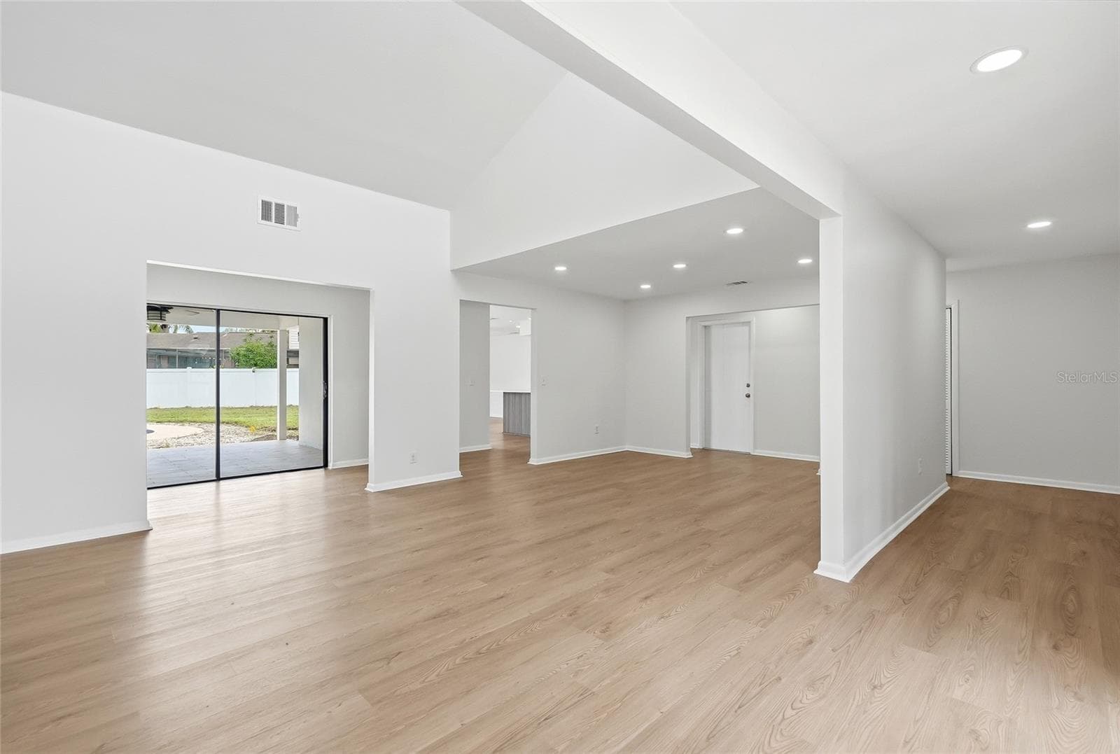 8215 LA Serena Dr photo 4