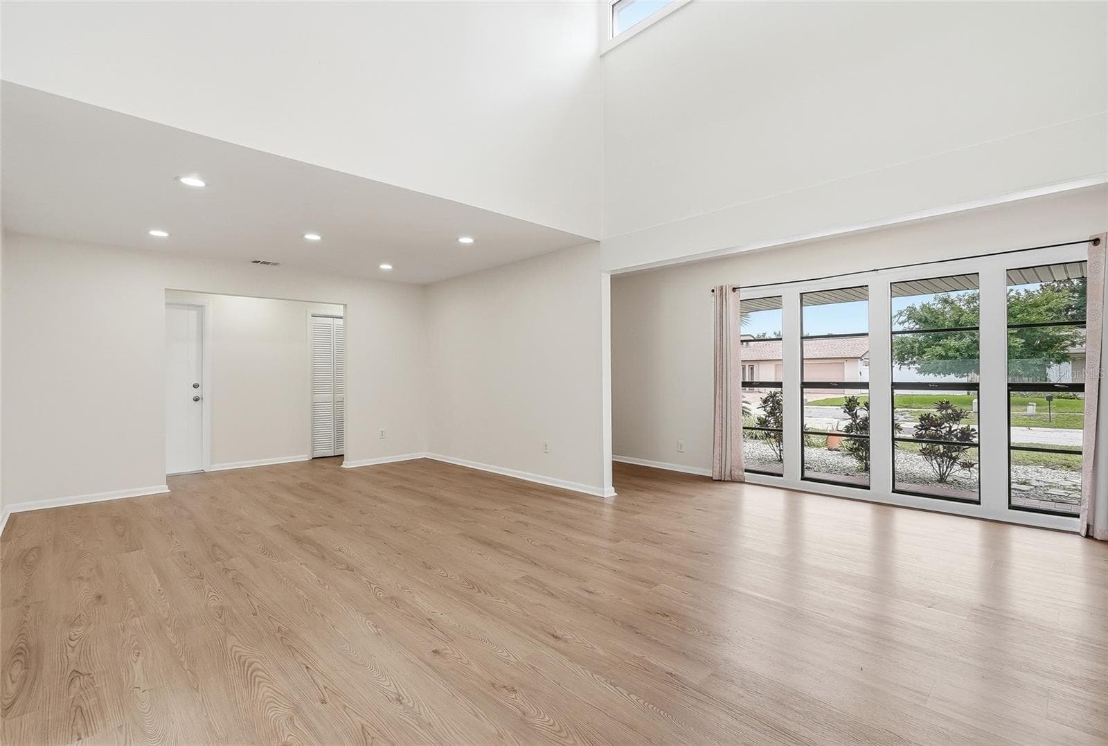 8215 LA Serena Dr photo 5