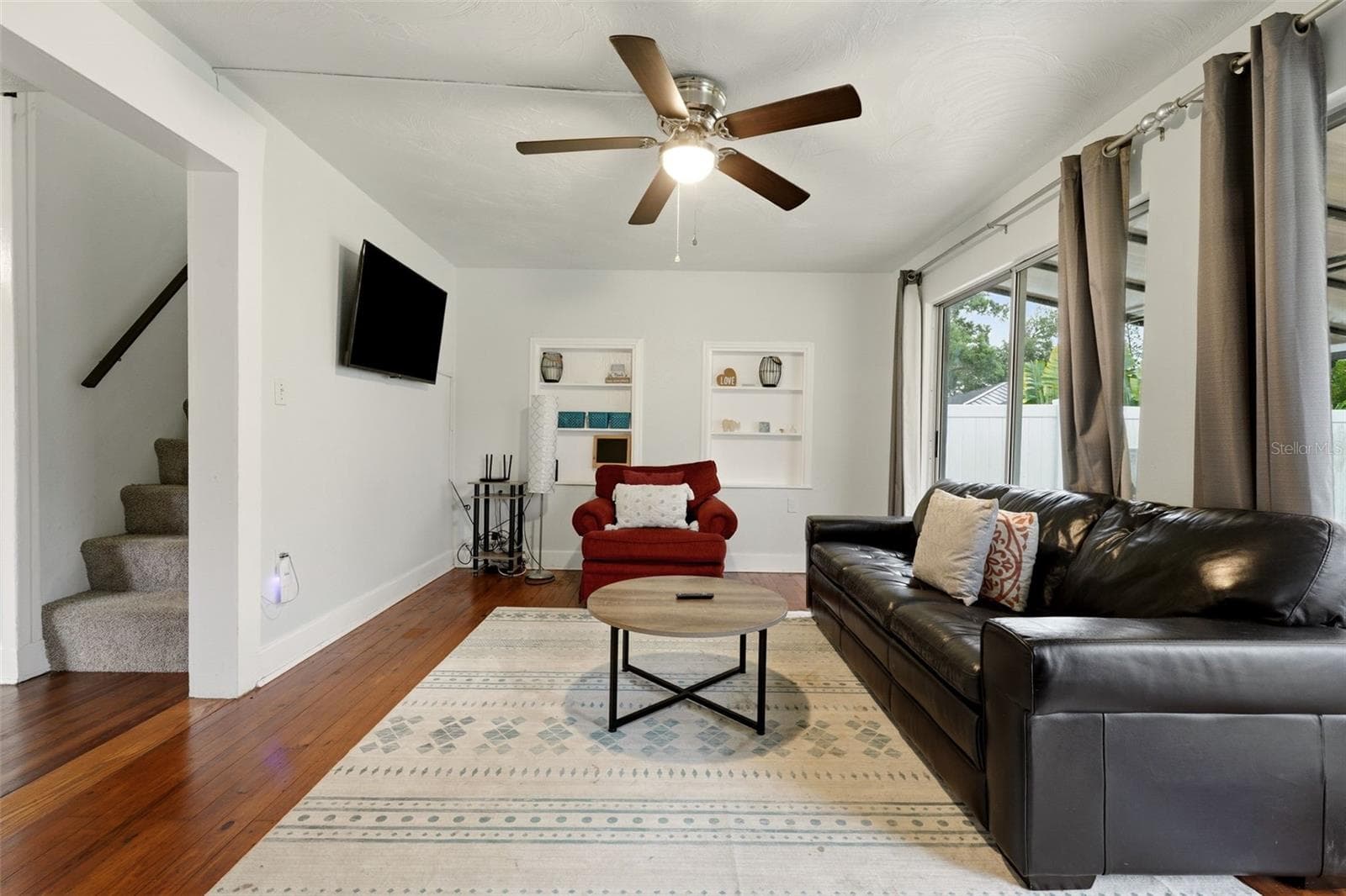 3052 Alta Vista St photo 4