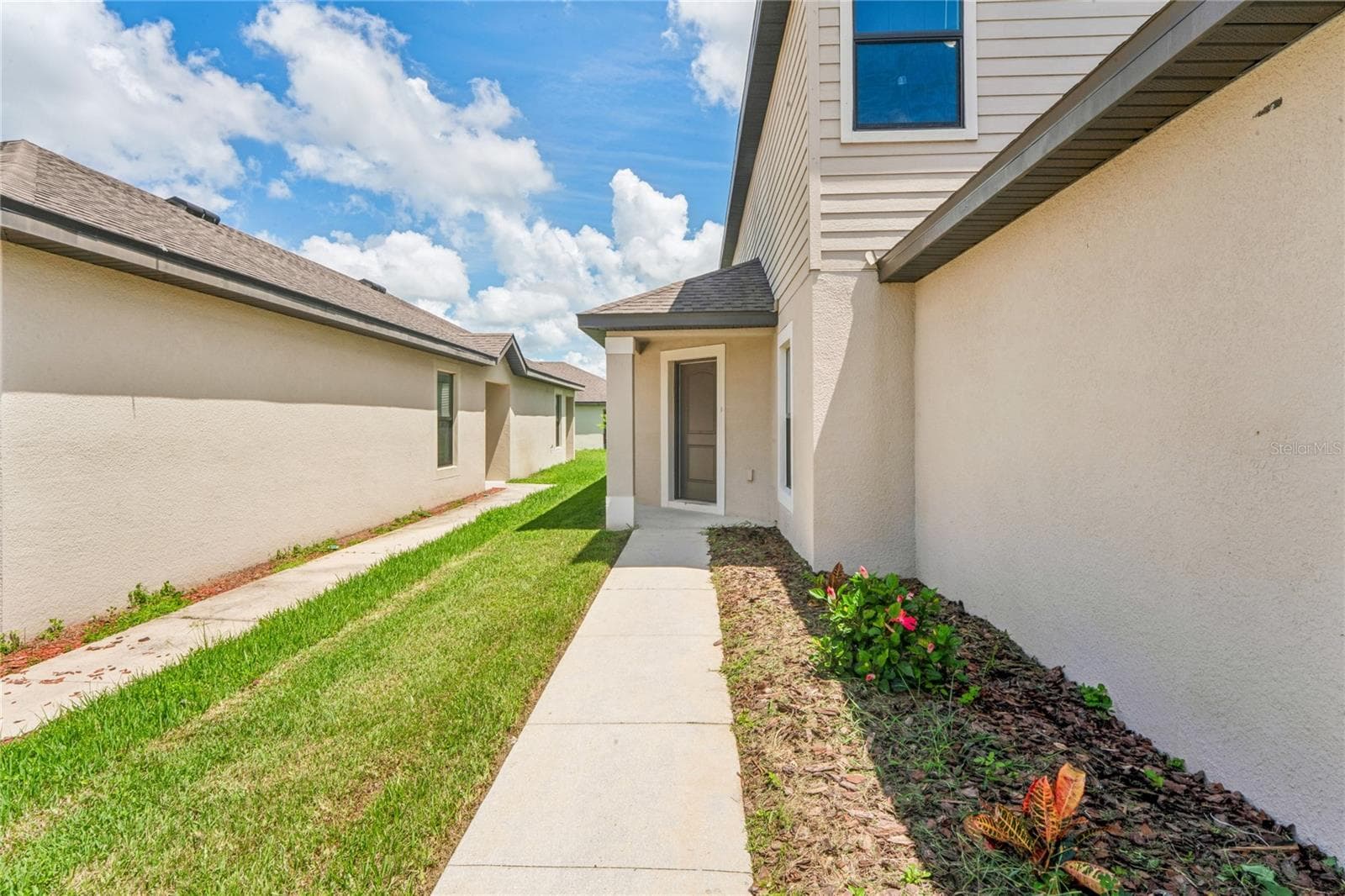 2427 Caspian Dr photo 2