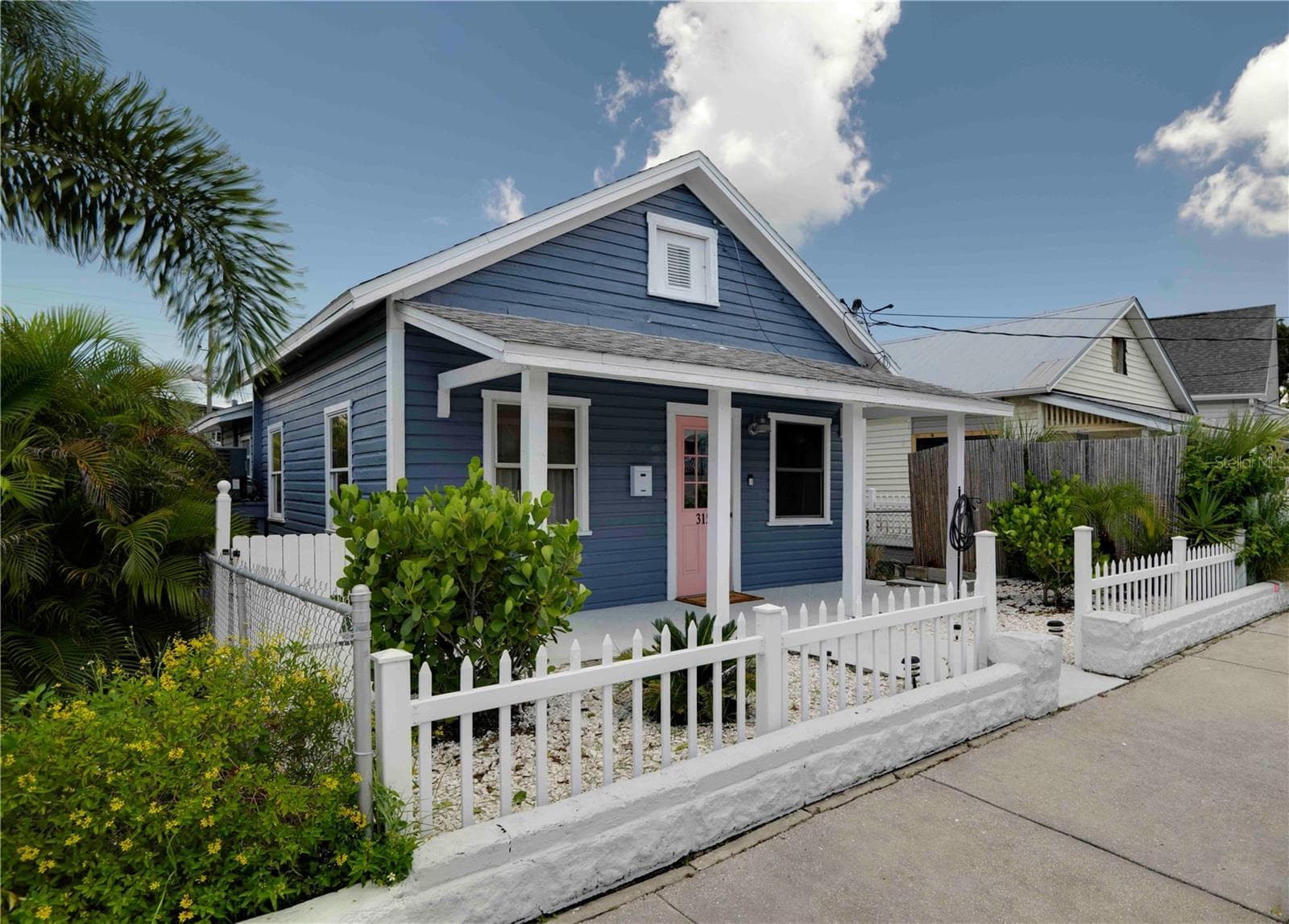 315 Hope St photo 2