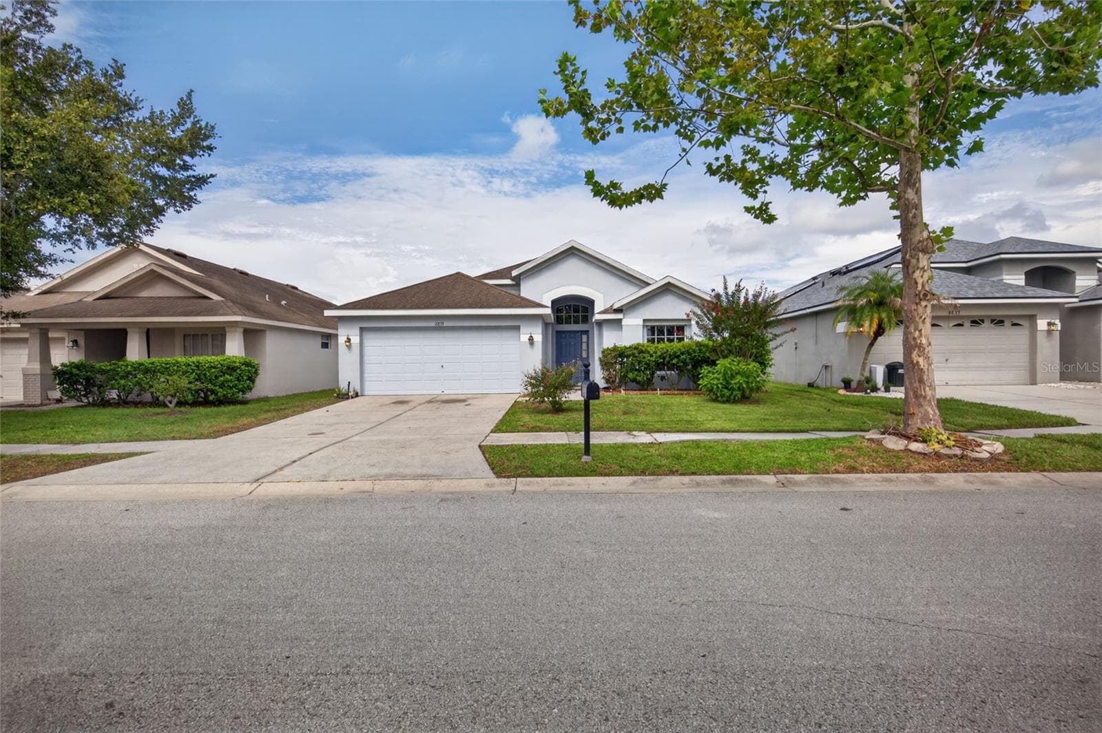 6833 Runner Oak Dr photo 2