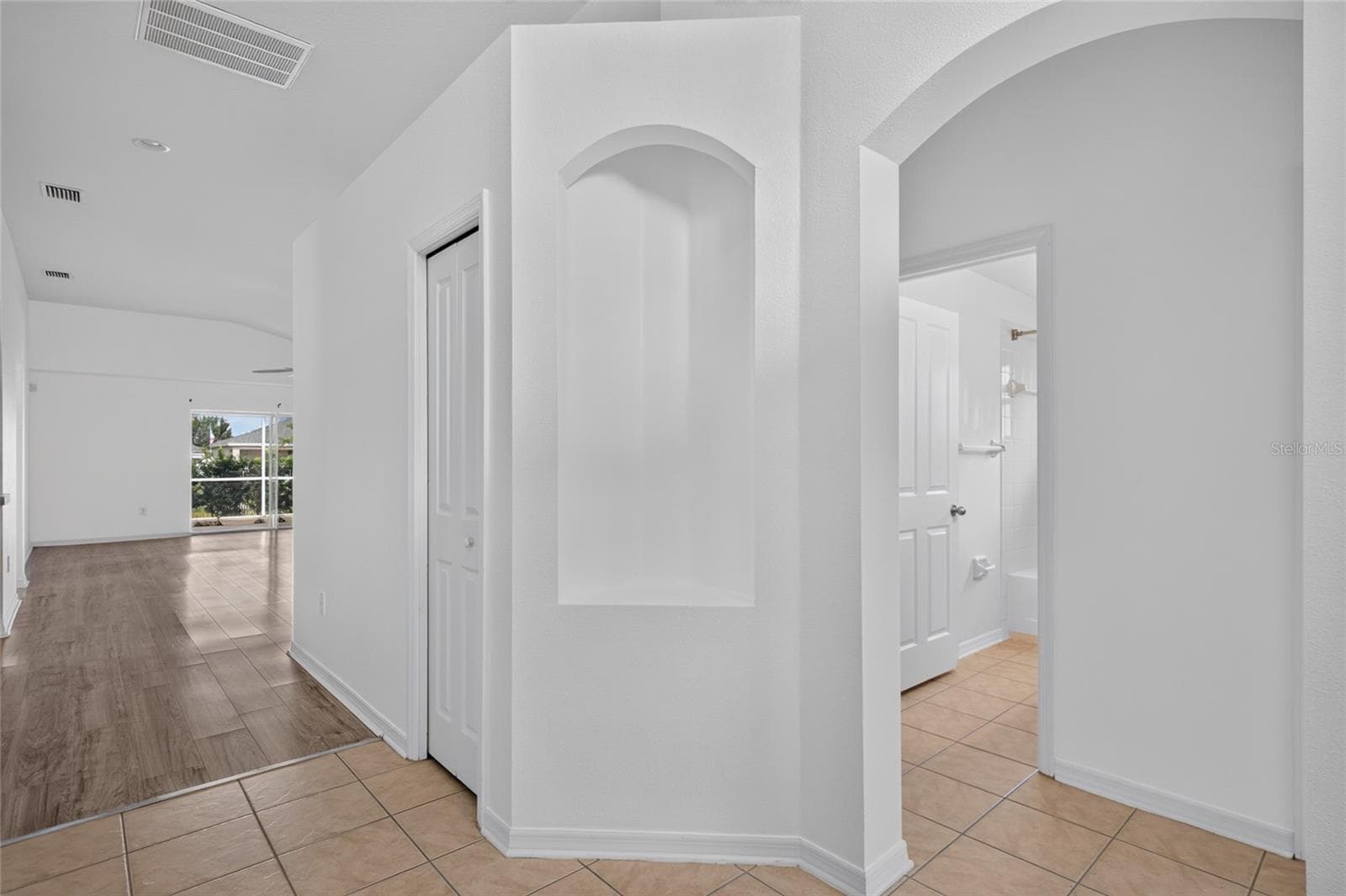 6833 Runner Oak Dr photo 5