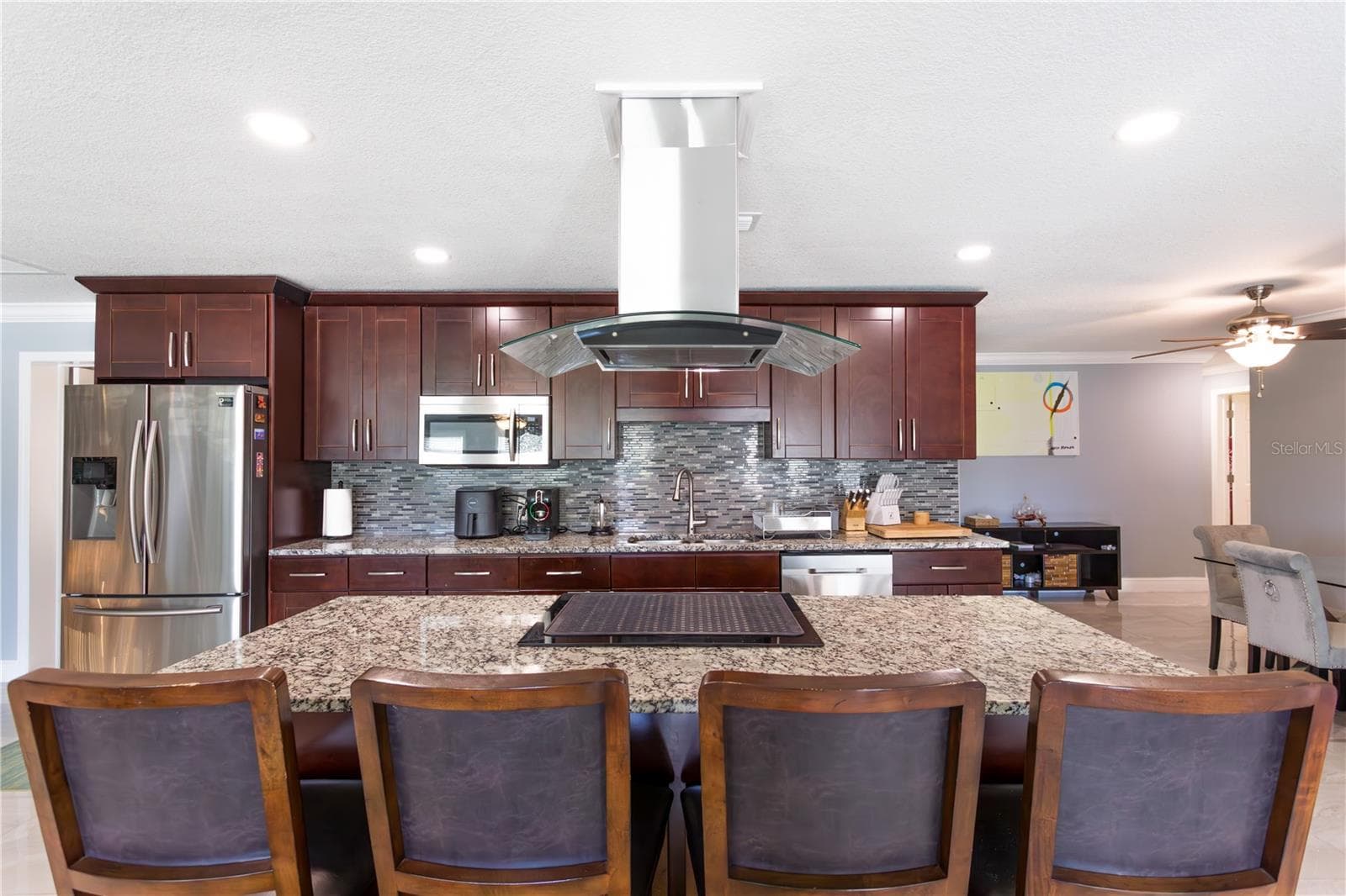 2198 Oak Grove Dr photo 3