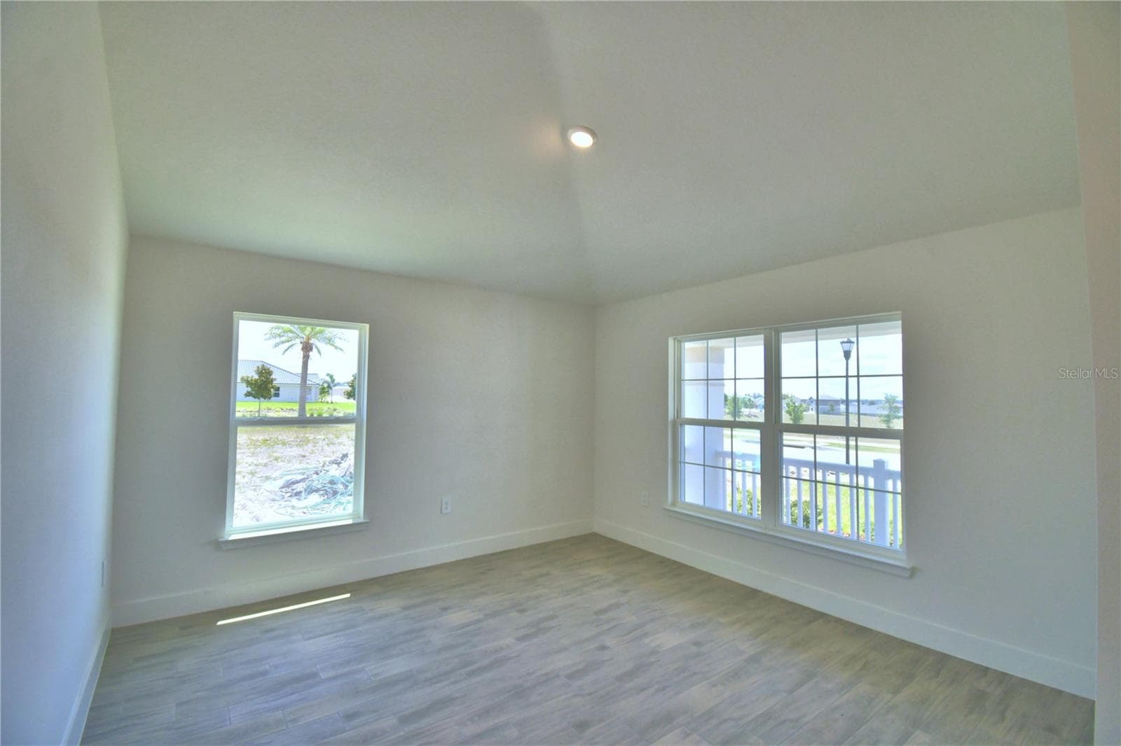 5415 Waterside Dr photo 2