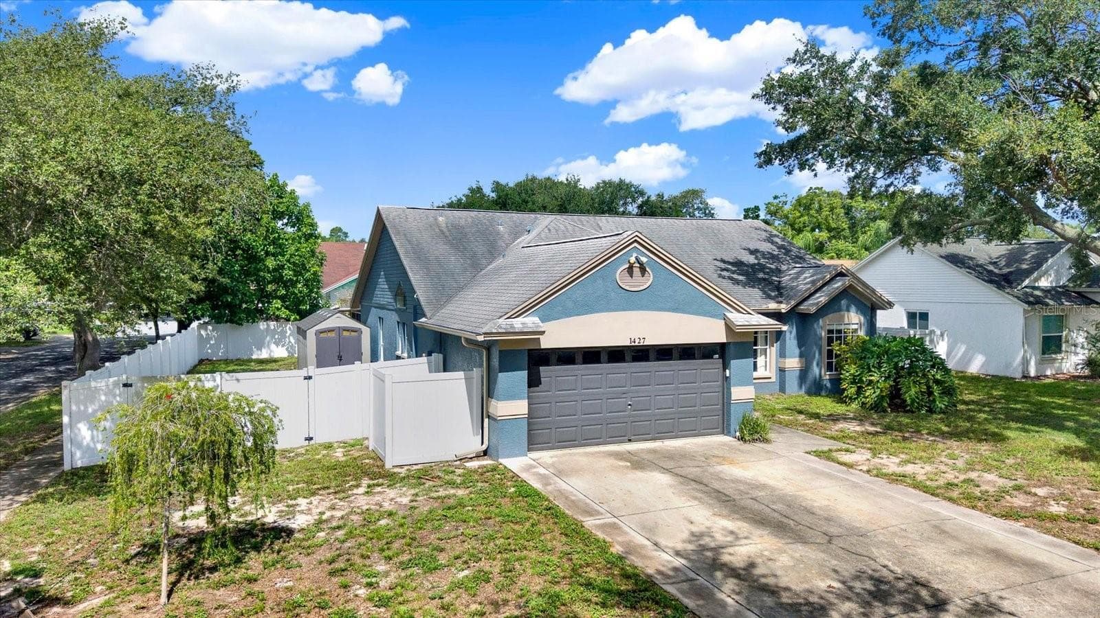1427 Bay View St photo 3