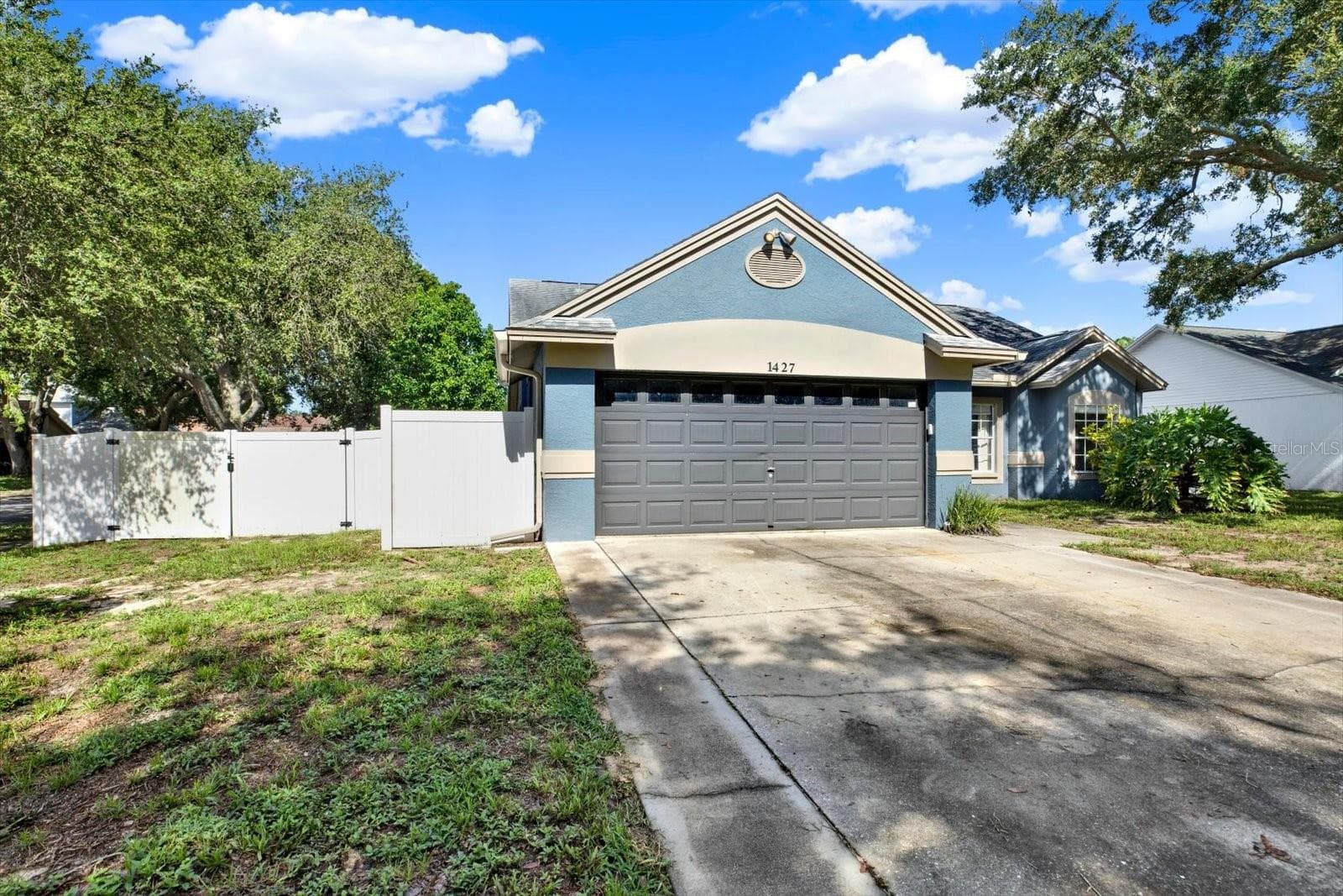1427 Bay View St photo 4
