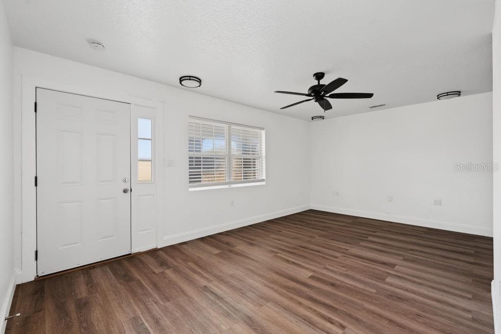 9517 Marlinton Ln photo 4