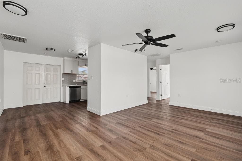 9517 Marlinton Ln photo 5