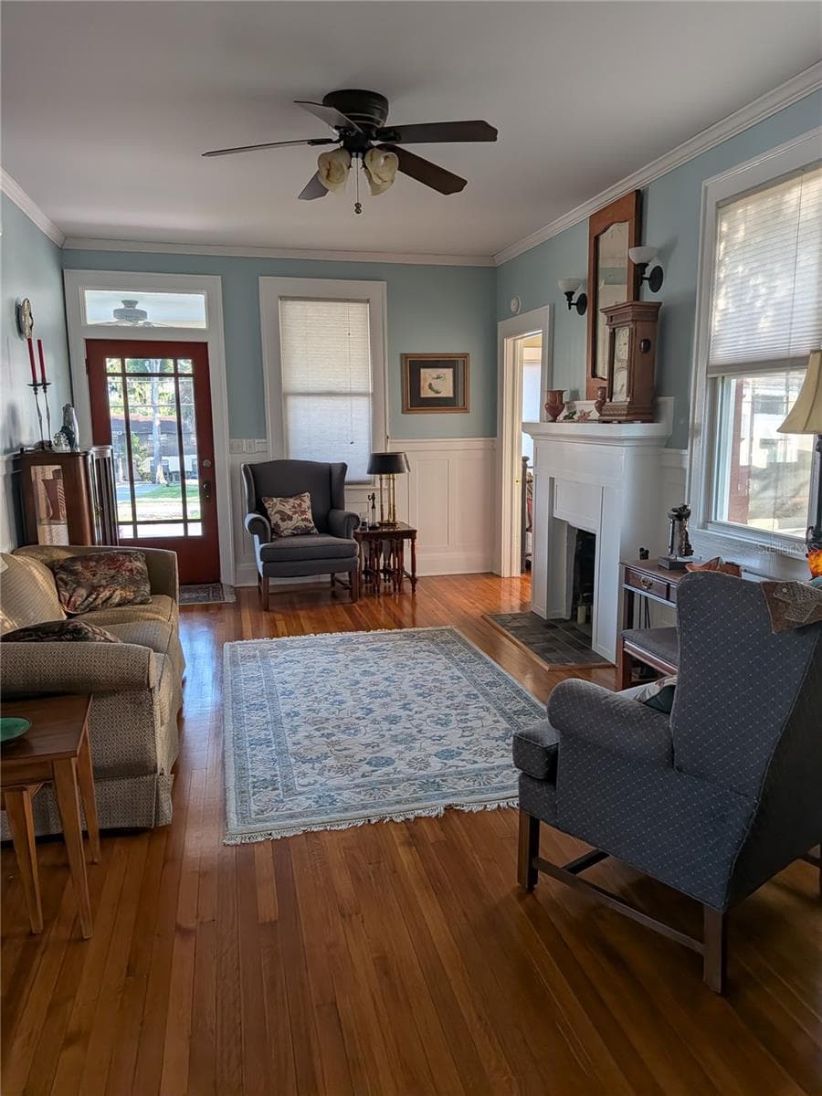 410 E Park St photo 3