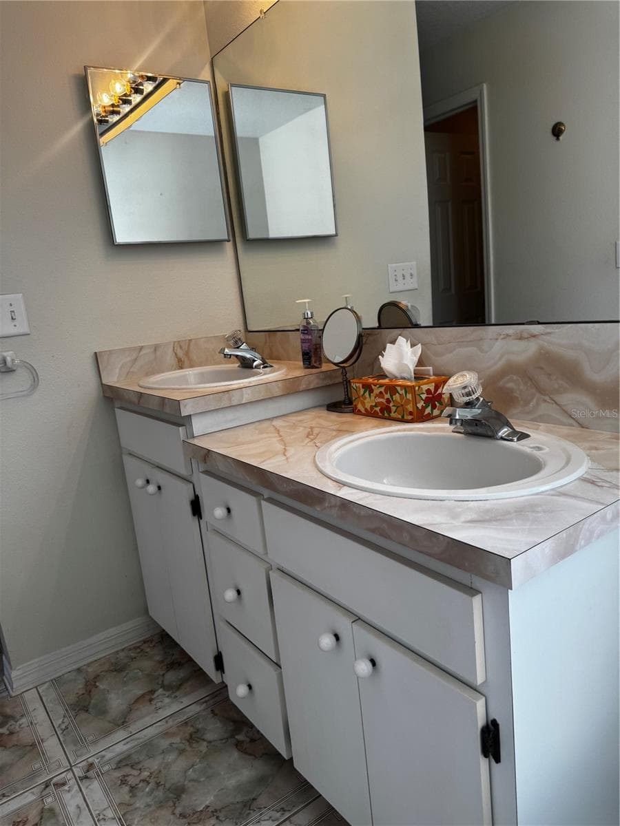 8806 Cypress Hammock Dr photo 3
