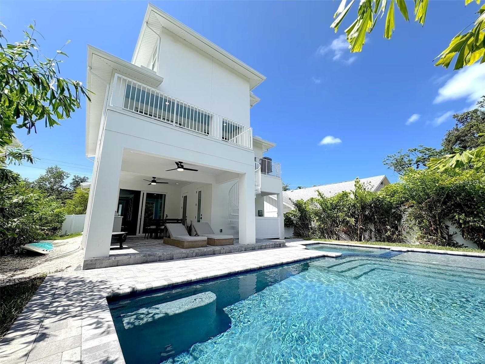 1647 Siesta Dr photo 2