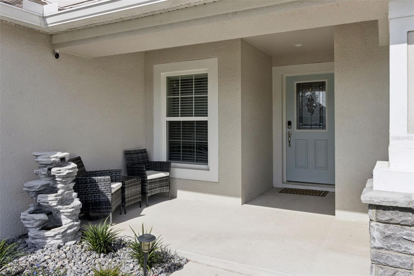 925 Lochland Loop photo 2