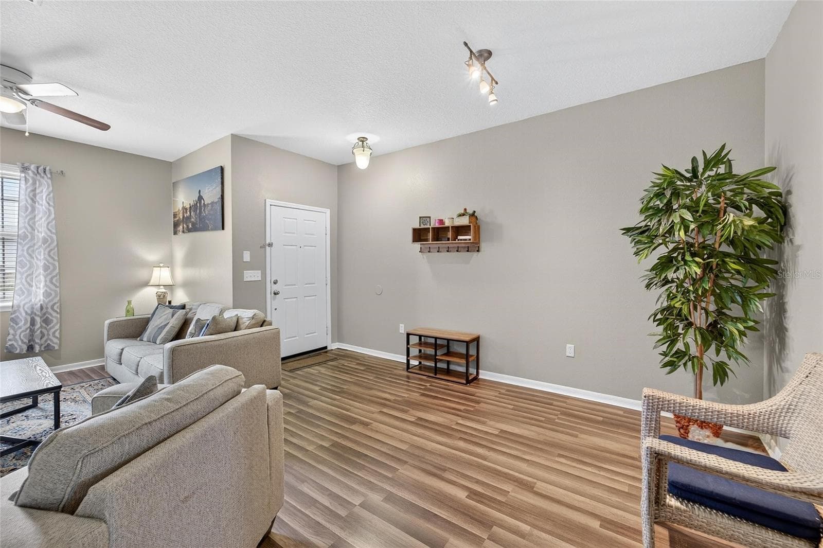 2052 Greenwood Valley Dr photo 5
