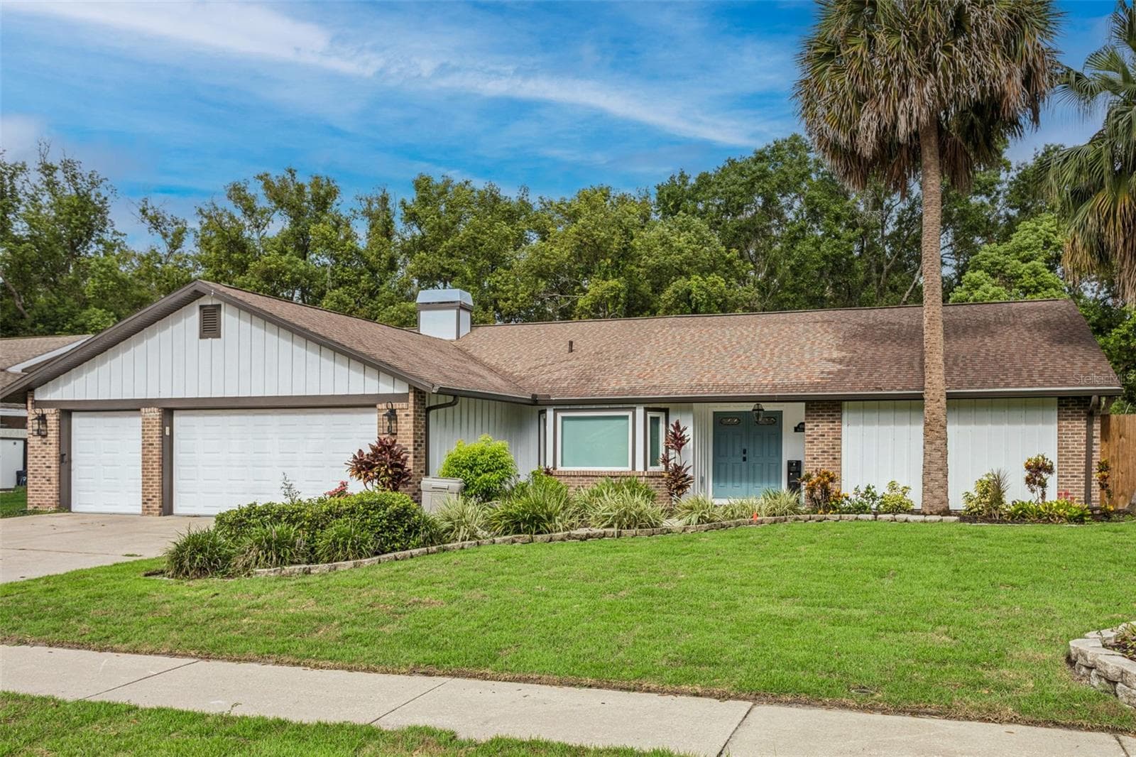 1046 Sylvia Ln photo 2