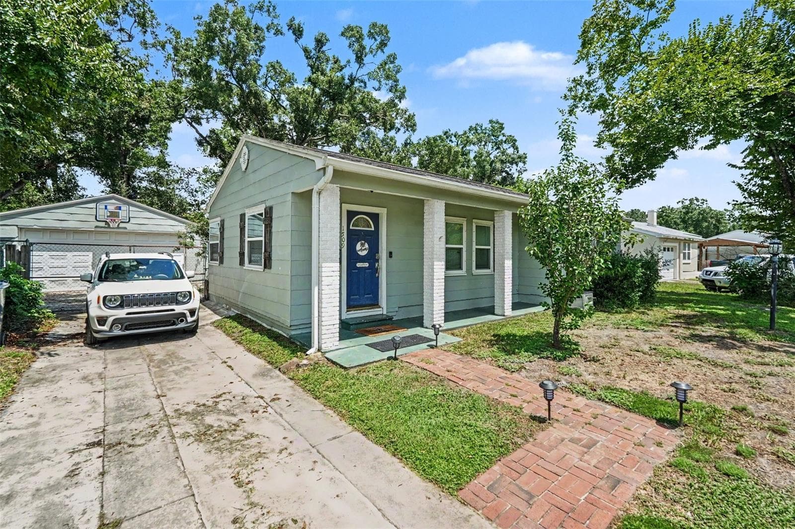 1509 W Barr Dr photo 3