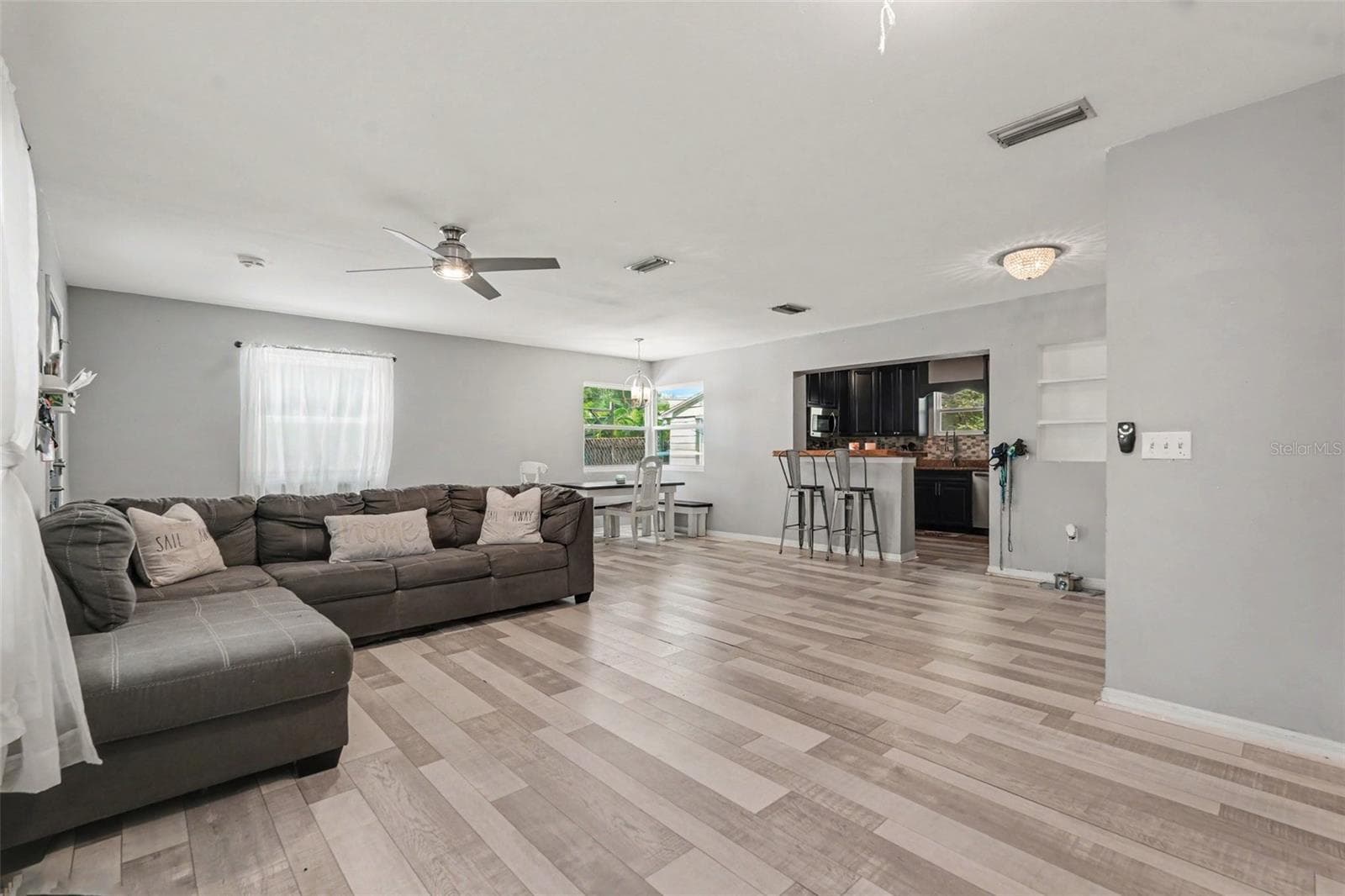 1509 W Barr Dr photo 4