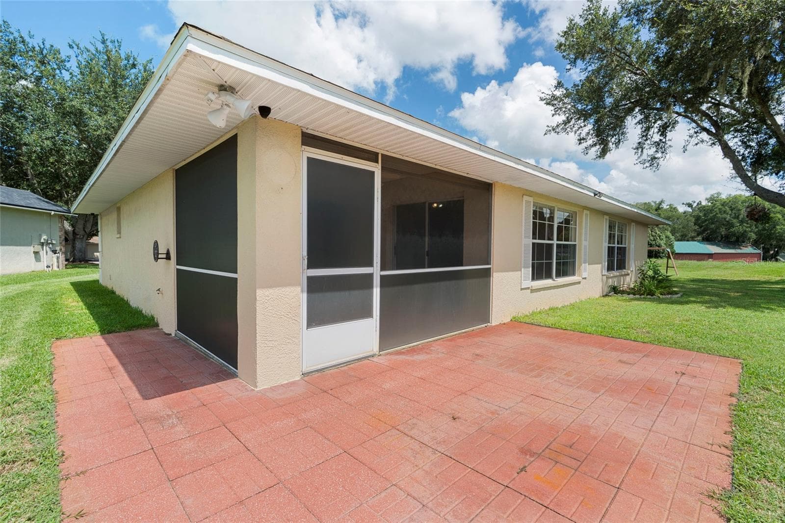 6412 Laurelwood Dr photo 2