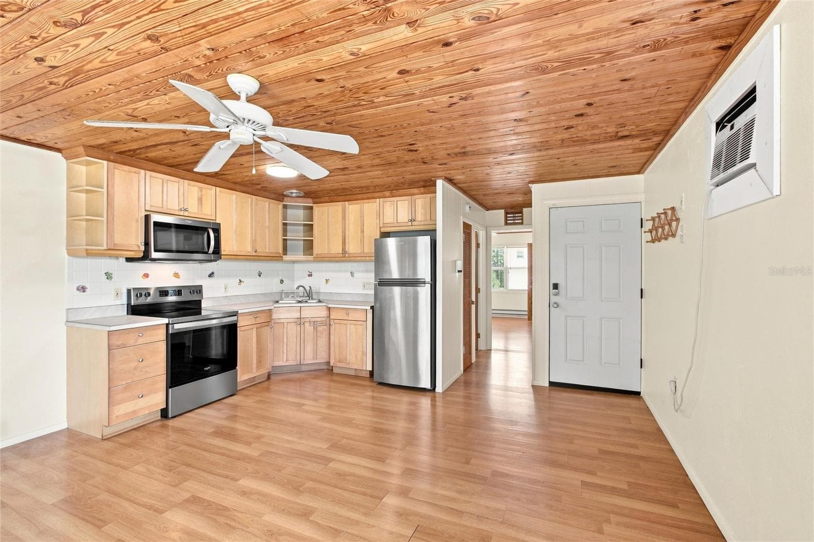 455 62nd St photo 4