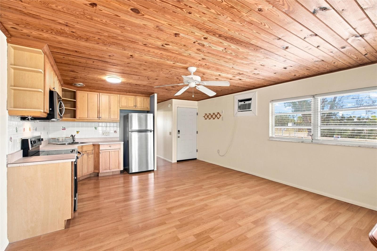 455 62nd St photo 5