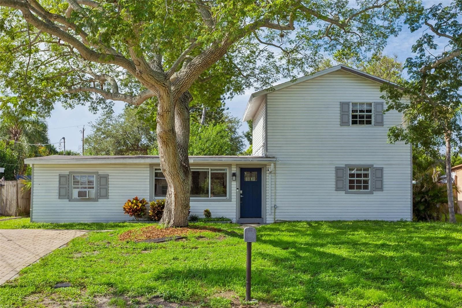 4012 W Fairview Hts photo 2
