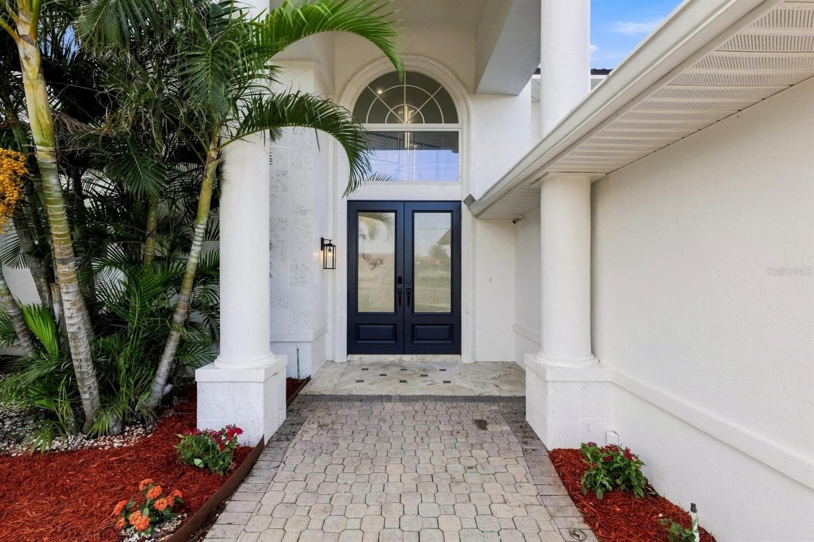 461 Palm Is NE photo 5