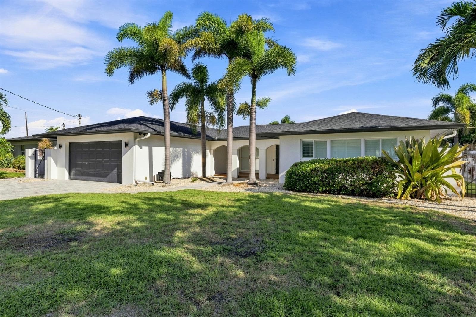 320 Palm Is NE photo 4