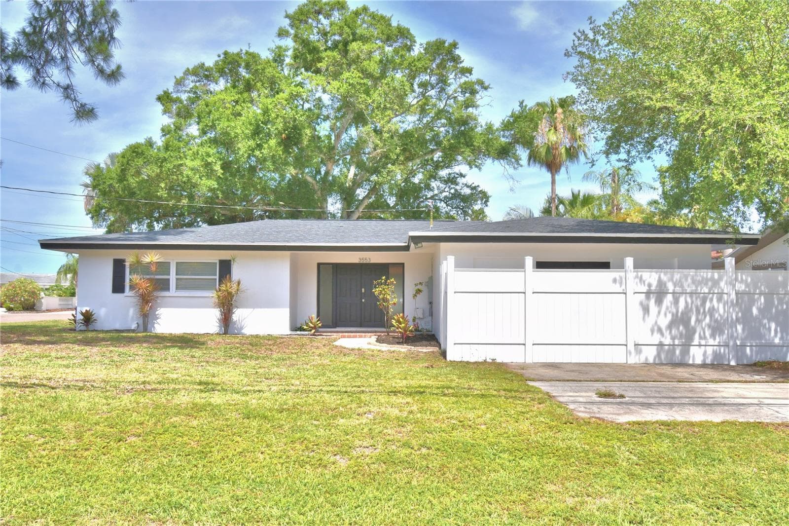 3553 Center Cir photo 4