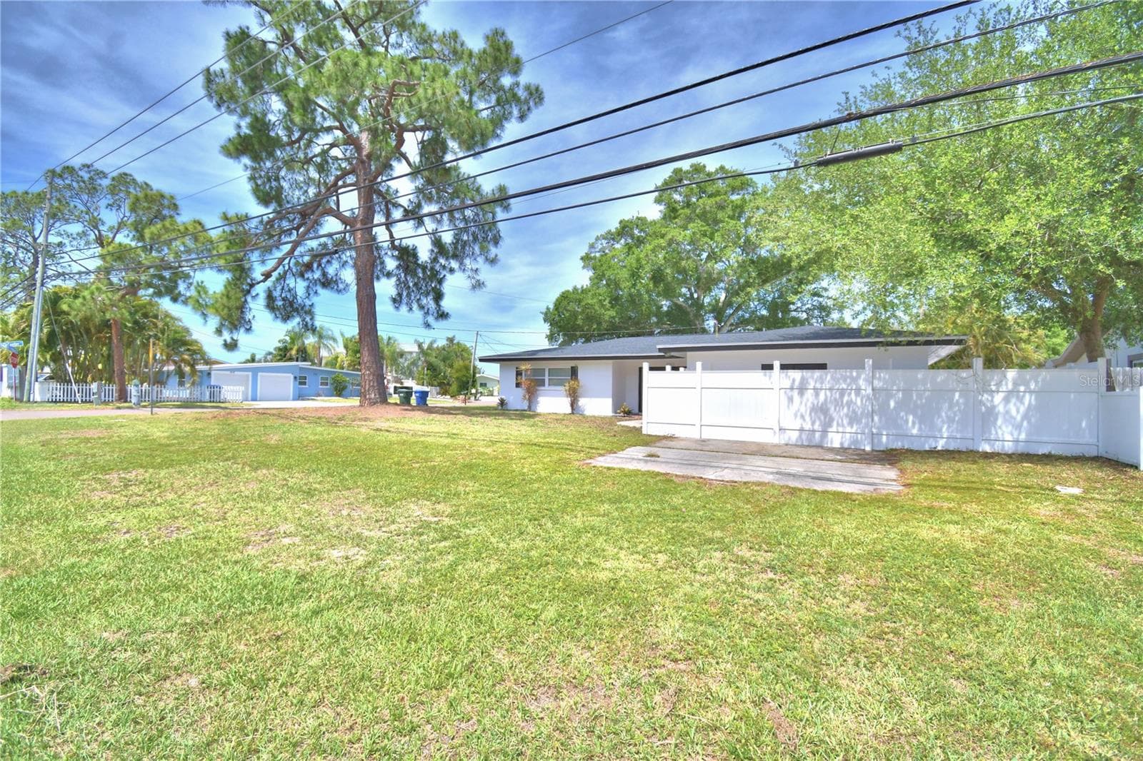3553 Center Cir photo 5