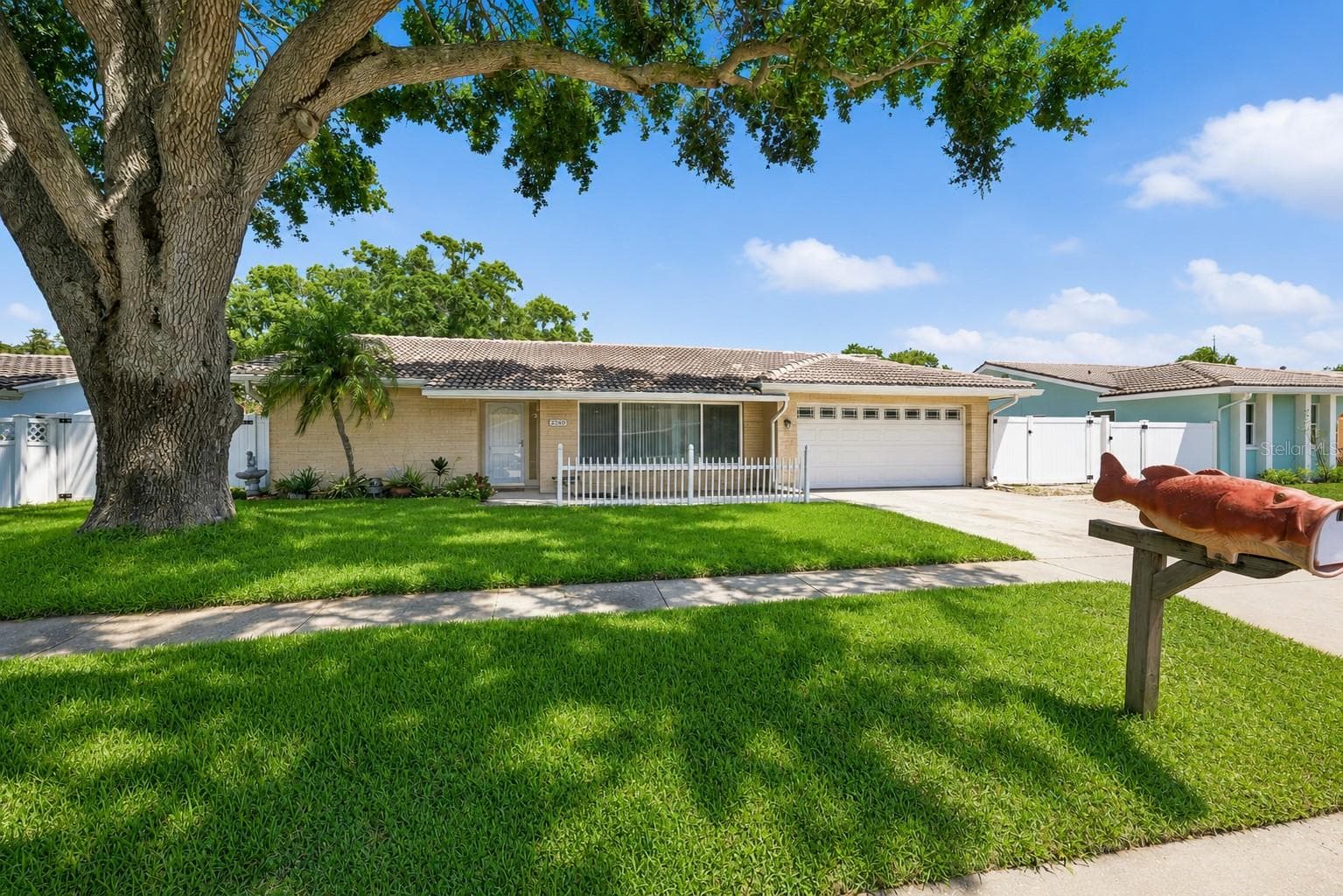 2069 Kingfisher Dr photo 2