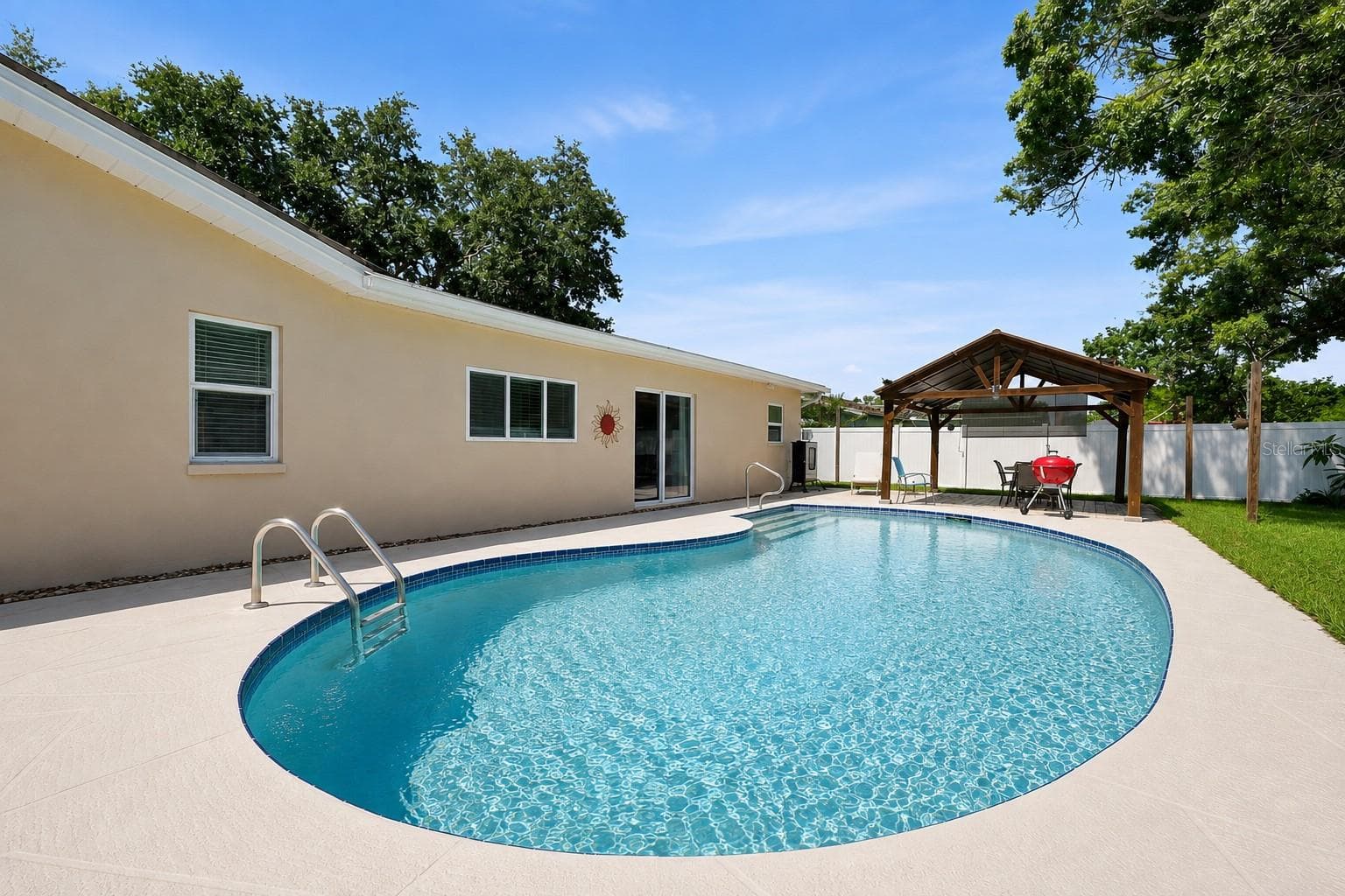 2069 Kingfisher Dr photo 3
